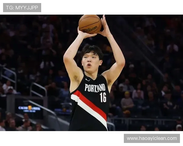 杨瀚森第三节遭弃用引热议球迷担忧他是否已失去机会